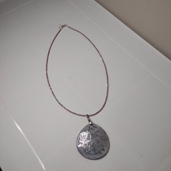 Decorative Large Shell Pendant Necklace With Flowers 21 1/4 Inches Long - Picture 12 of 12